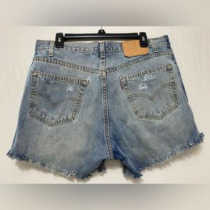 Men’s distressed Levi 505 denim shorts